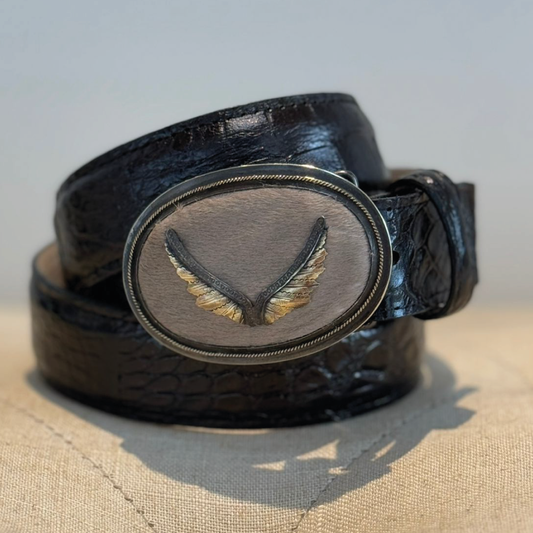Cinturón negro con alas